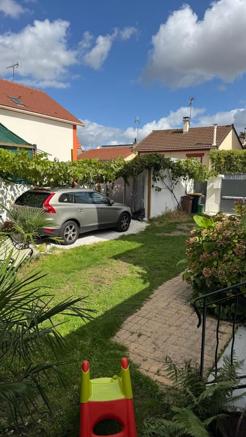 Garden, Parking