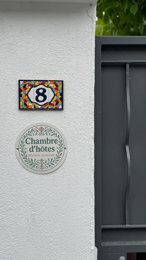 Property building, Facade/entrance, Property logo or sign