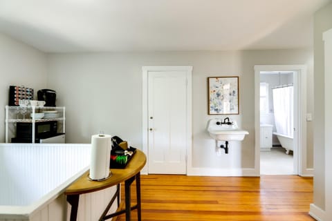 Cincinnati Apartment 1 Mi to Hyde Park Square! Apartment in Mount Lookout