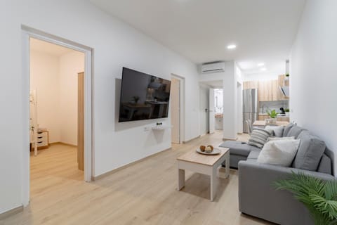 Communal lounge/ TV room, TV and multimedia, Living room, internet, internet, air conditioner