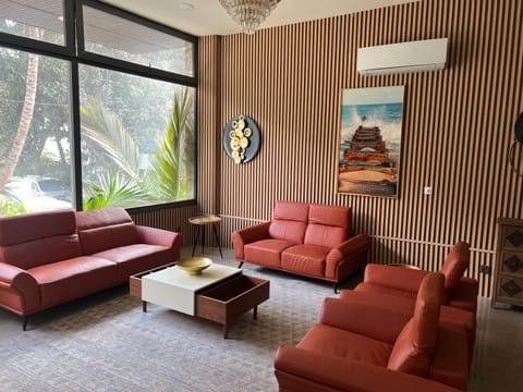 Communal lounge/ TV room, Lobby or reception