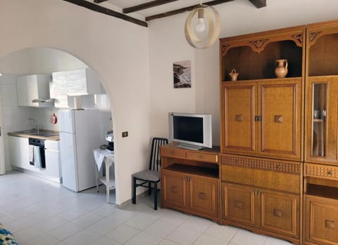 TV and multimedia, Kitchen or kitchenette, Living room, Seating area