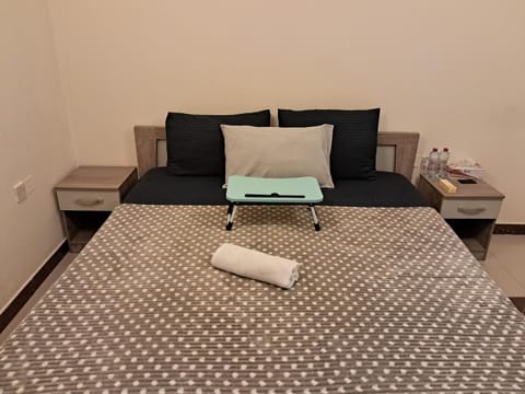Top House Zayed Airport AUH Hostel in Abu Dhabi