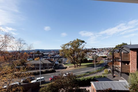 Timeless Elegance with City Views Wi-Fi & Parking House in Launceston