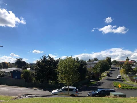 Location, luxury and stylish comfort Apartment in Hamilton