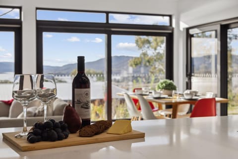 Living room, Dining area, Mountain view