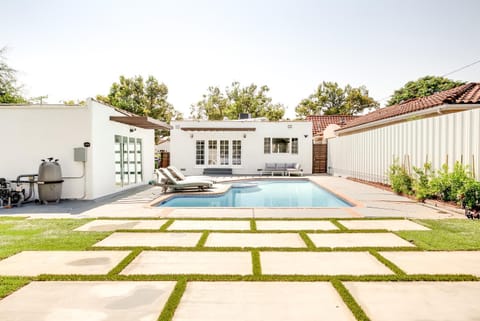 Monthier Melrose PO7H2O0 House in West Hollywood