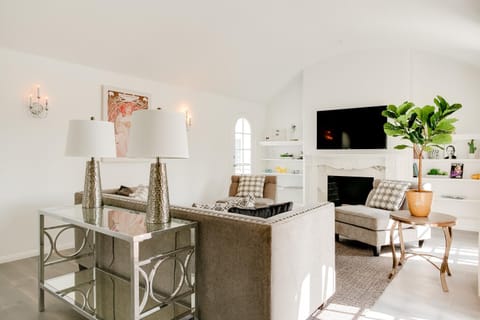 Monthier Melrose PO7H2O0 House in West Hollywood