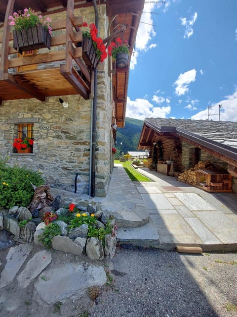 Monolocale di montagna Country House in Aosta Valley, Italy