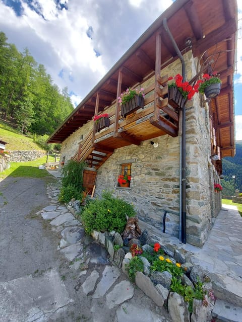 Monolocale di montagna Country House in Aosta Valley, Italy