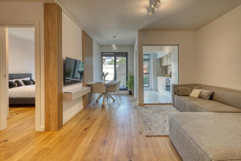 Bed, TV and multimedia, Living room, Photo of the whole room, Seating area, Bedroom