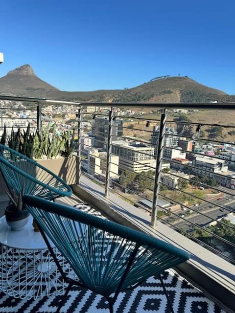 Day, Natural landscape, View (from property/room), Balcony/Terrace, City view, Mountain view