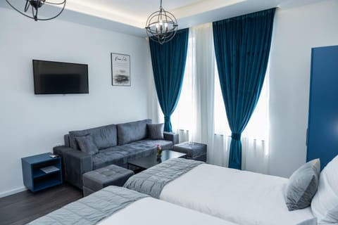 Bed, Living room