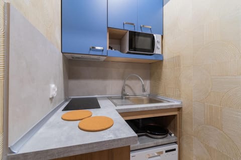 Kitchen or kitchenette, Communal kitchen, stove