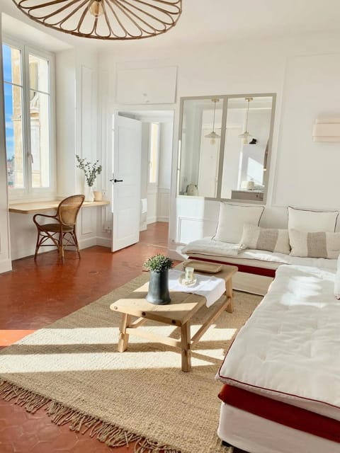 Patio, Nearby landmark, Spring, Bed, Activities, Summer, TV and multimedia, Living room, Seating area, Dining area, City view, Landmark view, Sea view, concierge, flat iron, heating, internet, wardrobe, air conditioner