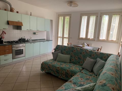 Kitchen or kitchenette, Living room, Seating area, Dining area, dishwasher, stove