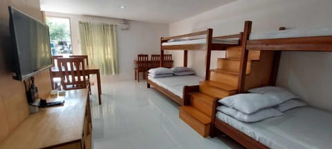 Communal lounge/ TV room, Bed, TV and multimedia, Living room, Photo of the whole room, Bedroom, bunk bed