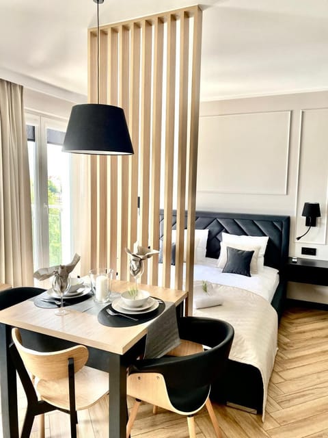 Bed, Living room, Seating area, Dining area, Bedroom