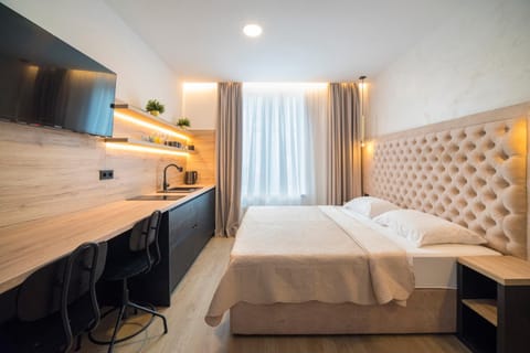 TV and multimedia, Kitchen or kitchenette, Photo of the whole room, Bedroom