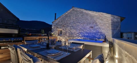 BBQ facilities, Hot Tub, View (from property/room), Balcony/Terrace, Dining area, kitchen