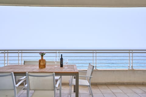 Natural landscape, View (from property/room), Balcony/Terrace, Balcony/Terrace, Seating area, Sea view