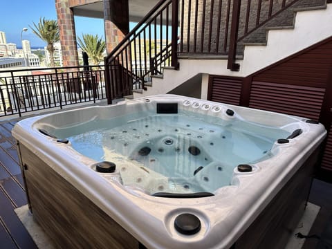 Patio, Hot Tub, Solarium