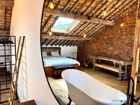 Bed, Photo of the whole room, Bedroom, Bath