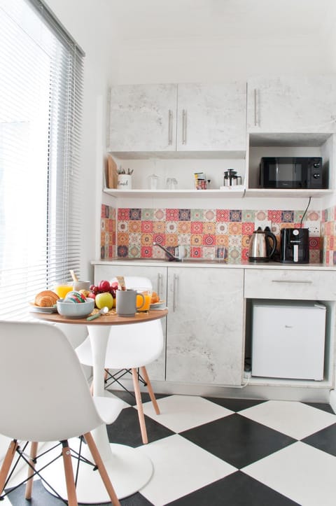 Coffee/tea facilities, Kitchen or kitchenette, microwave, toaster