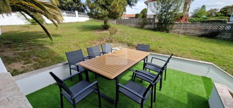 Patio, Spring, Day, Garden, Dining area, Garden view