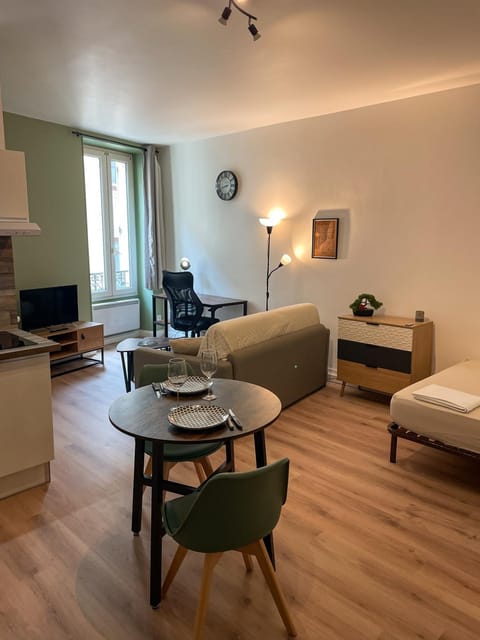 Escapade Ardéchoise - Parking Gratuit - Château à 2 pas Apartment in Provence-Alpes-Côte d'Azur