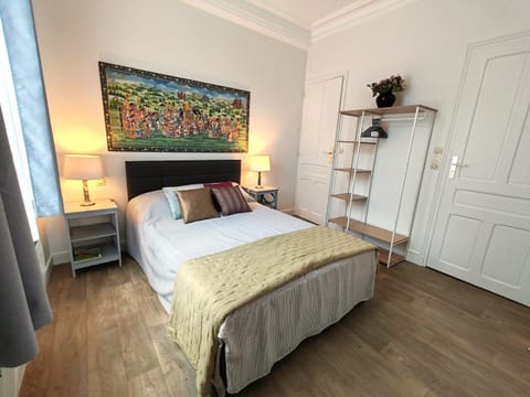 Bed, Photo of the whole room, Bedroom, wardrobe