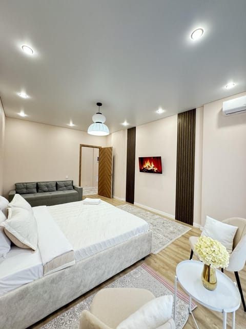 Bed, Living room