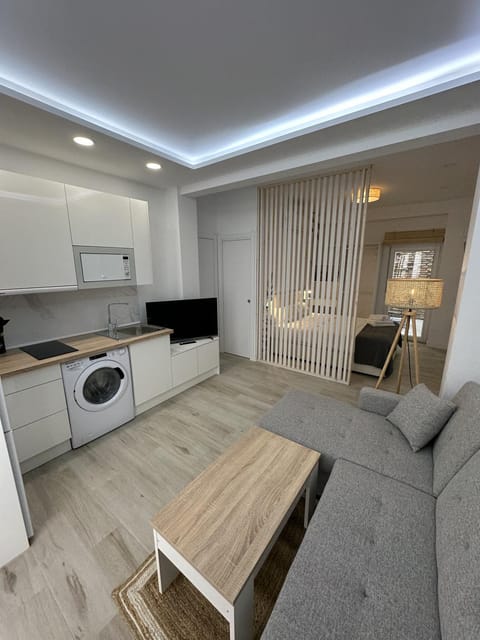 TV and multimedia, Living room, stove, air conditioner