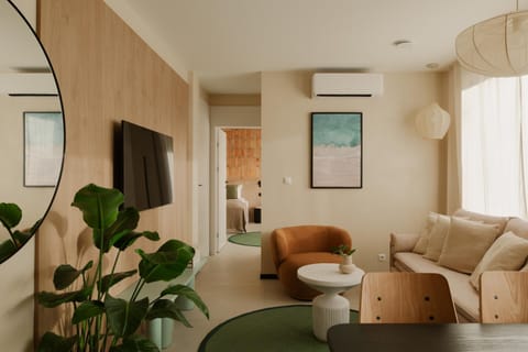 TV and multimedia, Living room, Seating area, Dining area, air conditioner