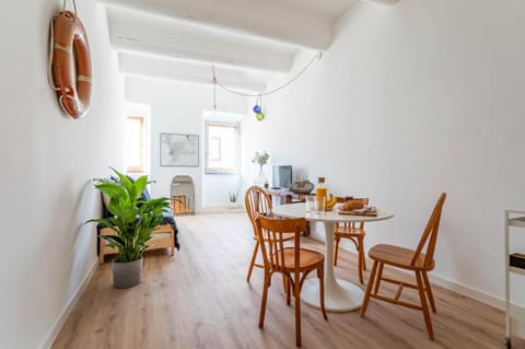 Day, Living room