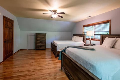 Lakefront Point Retreat on Nantahala Lake with Dock House in Nantahala