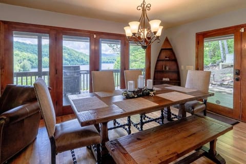 Lakefront Point Retreat on Nantahala Lake with Dock House in Nantahala