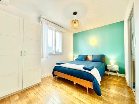 Bed, Photo of the whole room, Bedroom, wardrobe