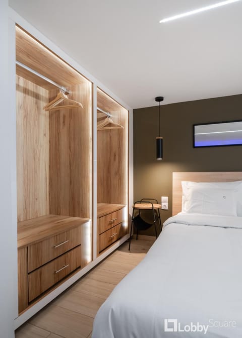 Bed, TV and multimedia, Photo of the whole room, Bedroom, wardrobe