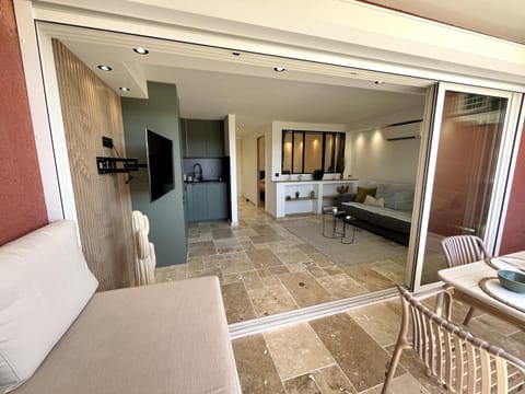 Patio, Kitchen or kitchenette, Living room, Seating area
