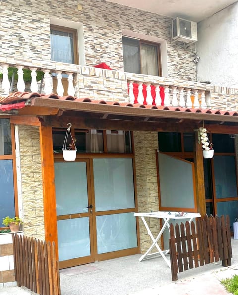 Property building, Day, View (from property/room), Balcony/Terrace