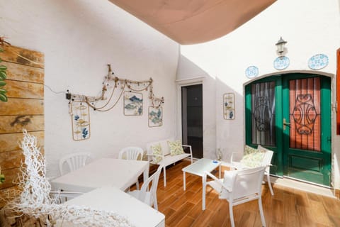 Property building, Balcony/Terrace, Balcony/Terrace