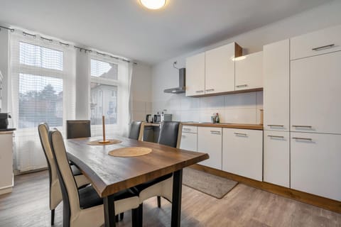 Property building, Kitchen or kitchenette, Living room