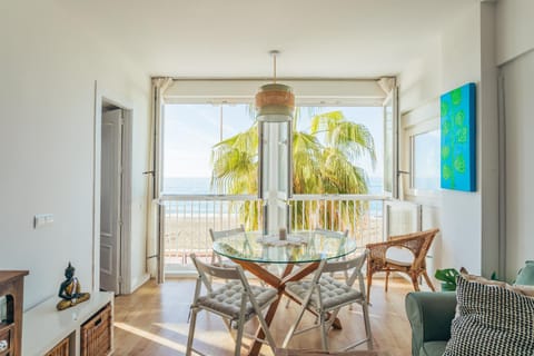 Natural landscape, View (from property/room), Living room, Dining area, Beach, Sea view, Sea view