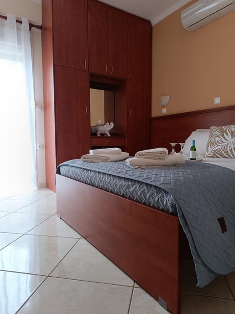 Bed, Photo of the whole room, Bedroom, towels, air conditioner