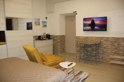 TV and multimedia, Living room, Photo of the whole room, Dining area