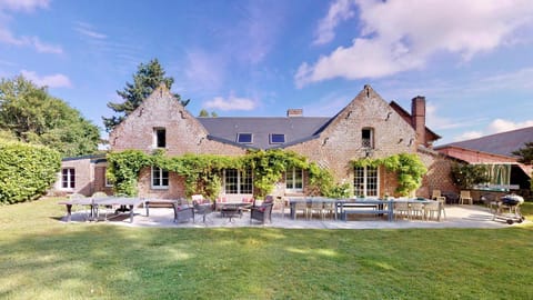 Property building, Patio, Spring, Day, Garden, Garden view, Pool view