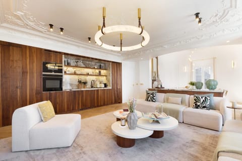 Kitchen or kitchenette, Living room, Seating area, minibar