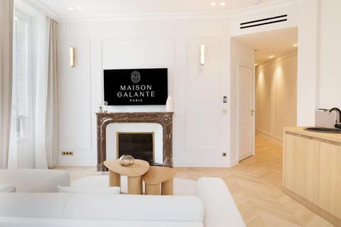 Kitchen or kitchenette, Living room, Seating area