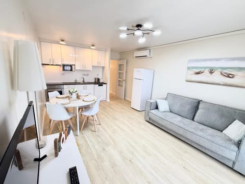 Kitchen or kitchenette, Living room, Dining area